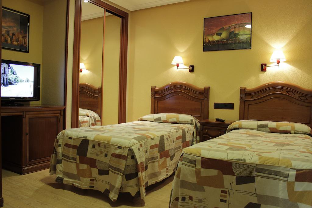 Hostal Ana Belen Madrid Exterior photo