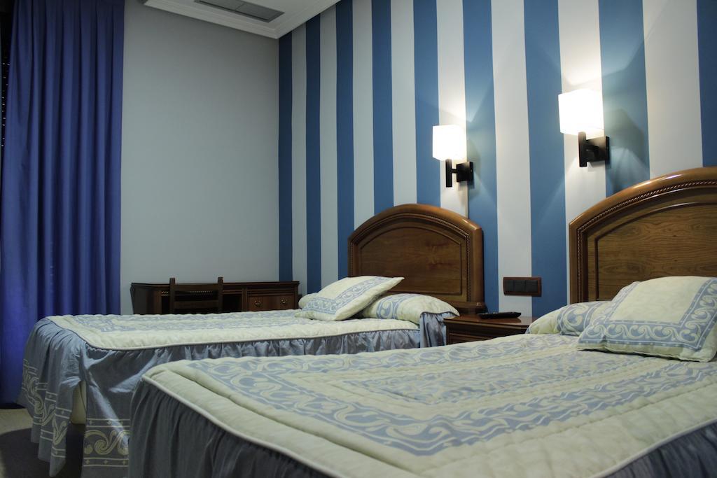 Hostal Ana Belen Madrid Exterior photo