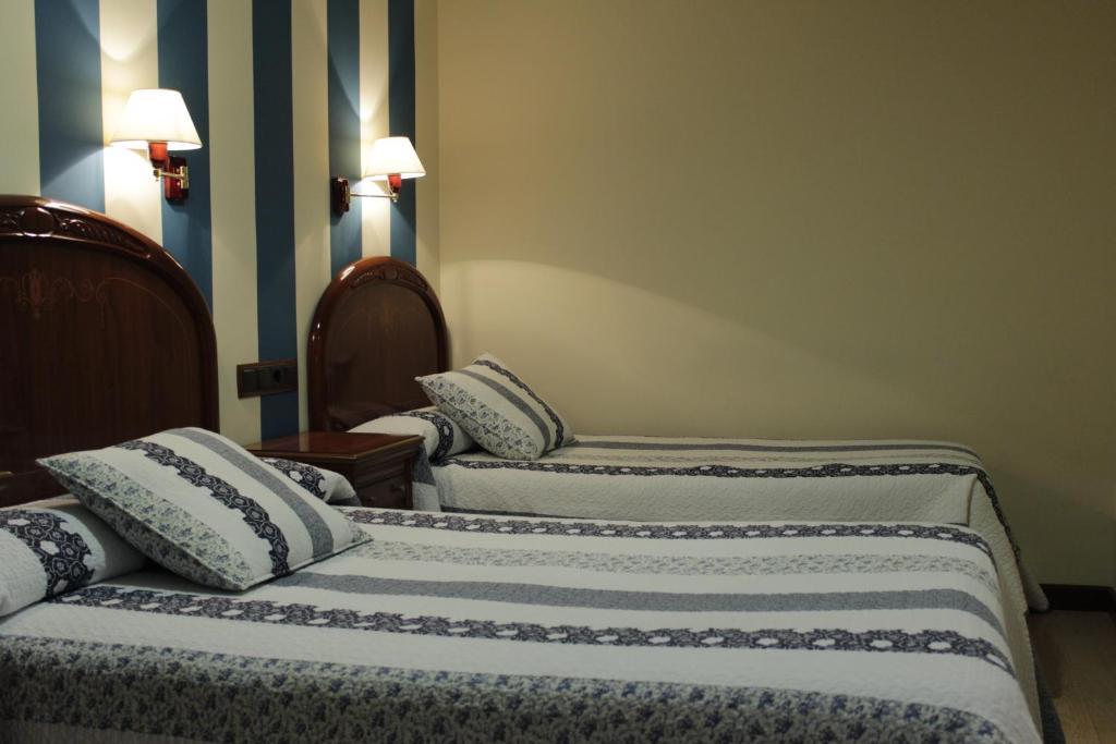 Hostal Ana Belen Madrid Exterior photo